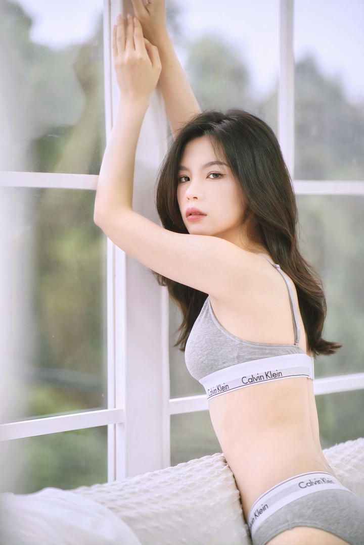 90后美女嫩模高清内衣写真图片