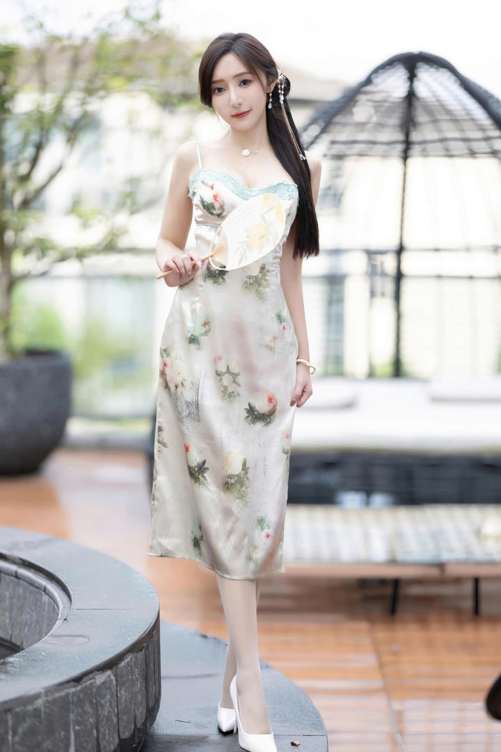 mm131美女大尺度私密照尤果女神王馨瑶街拍图片