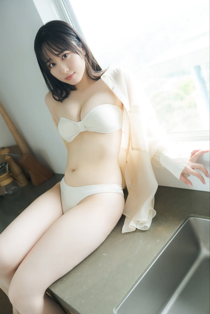 日本极品宅男女神高清白色内衣写真图片