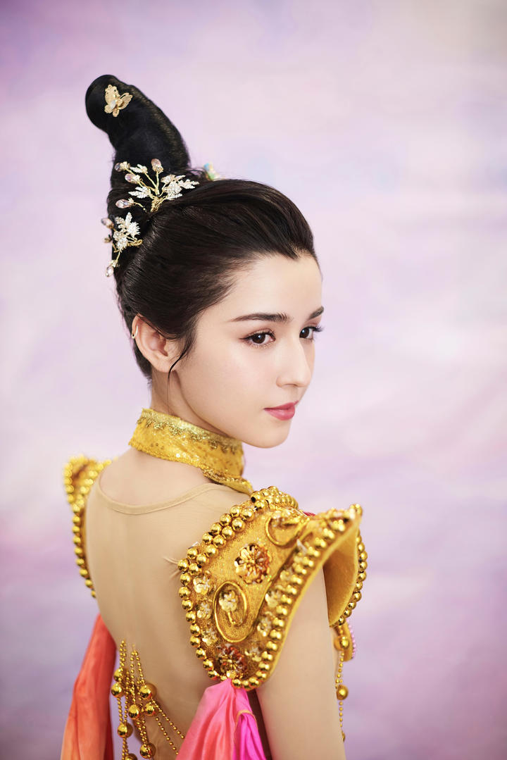 新疆美女明星哈尼克孜古装艺术照摄影图片