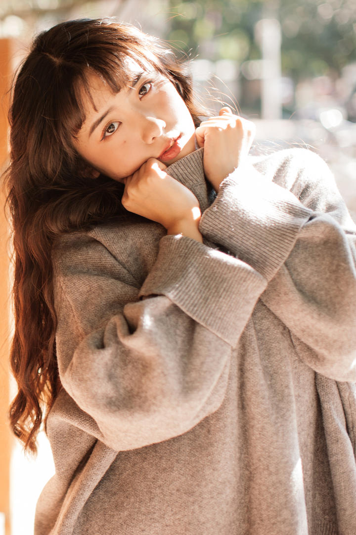冬日暖阳下的清纯女生头像黄子卿图片