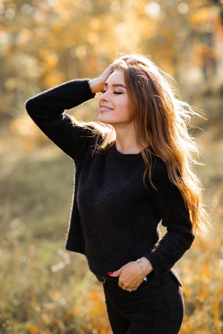 欧美金发美女户外人像艺术摄影图片