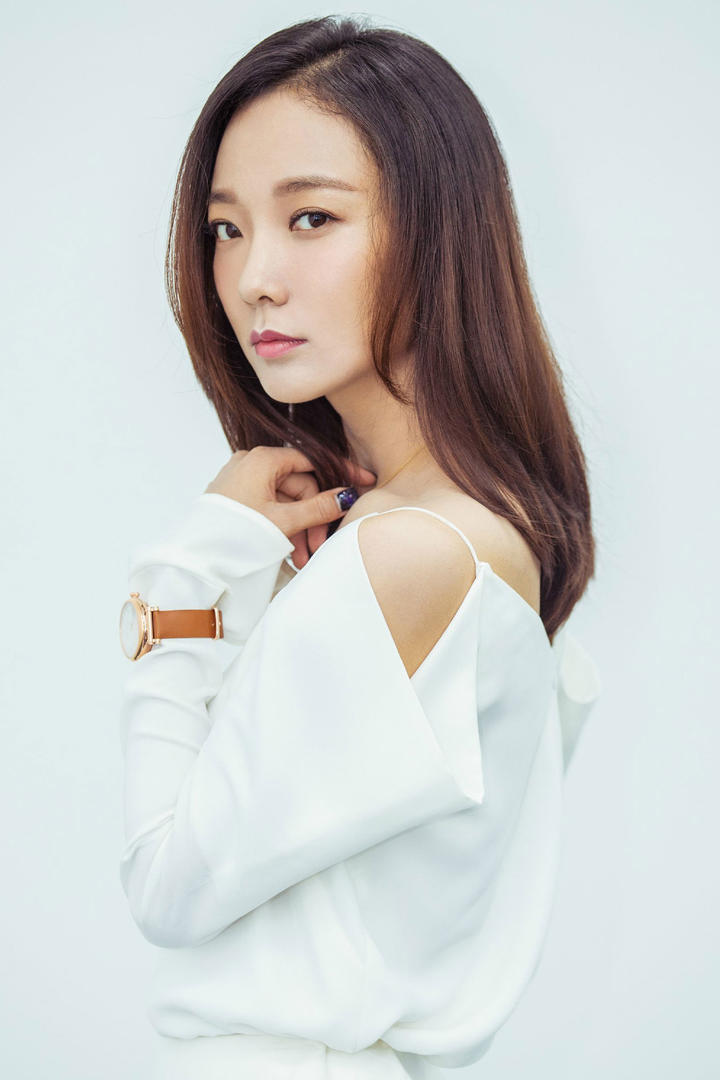 时尚性感美女明星王珞丹写真图片
