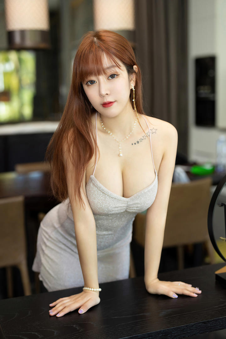 超清国产美女图片王雨纯吊带连衣裙胸大美女写真套图