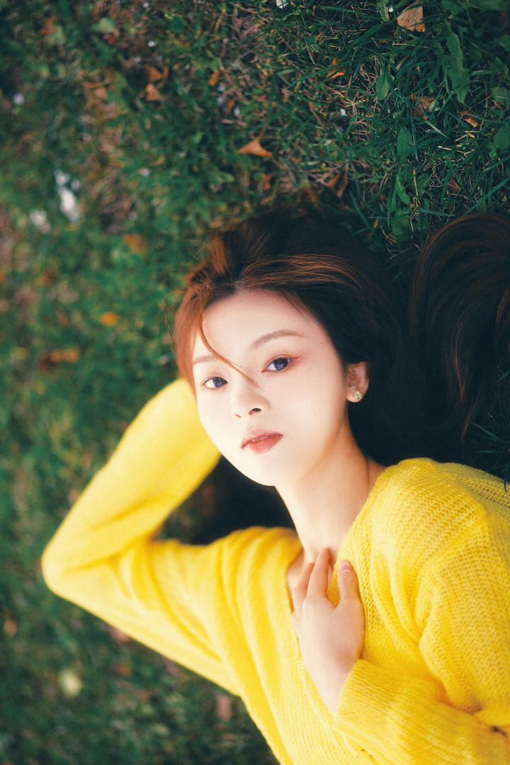 秀人网清纯美女主播户外摄影图片