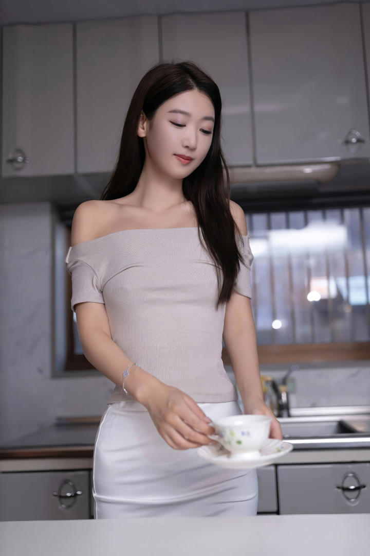 喝咖啡的漂亮女神唐安琪GOGO全球高清大胆国模图片