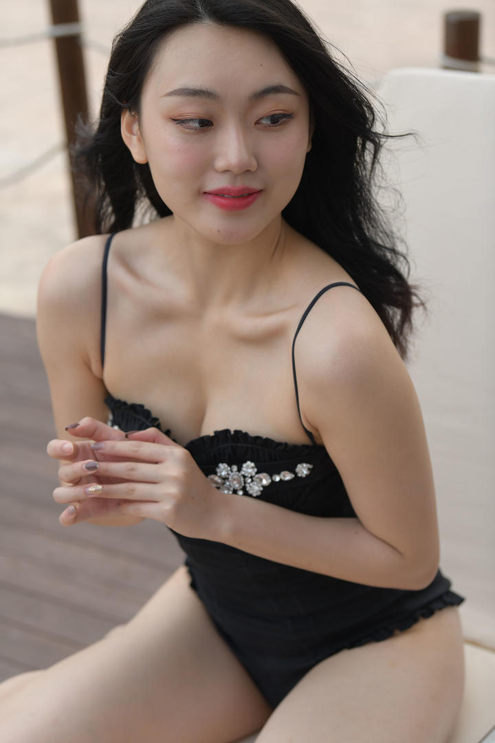 国内清纯泳装美女图片大全