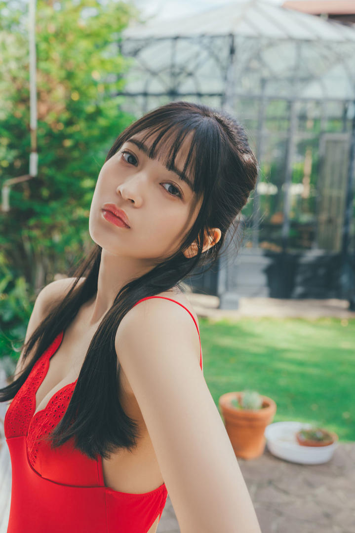 东京热日本粉嫩美女内衣红色性感自拍无码图