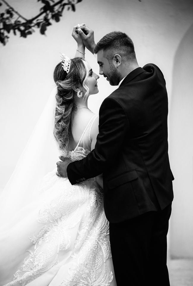 欧美黑白单色调婚纱写真摄影图片