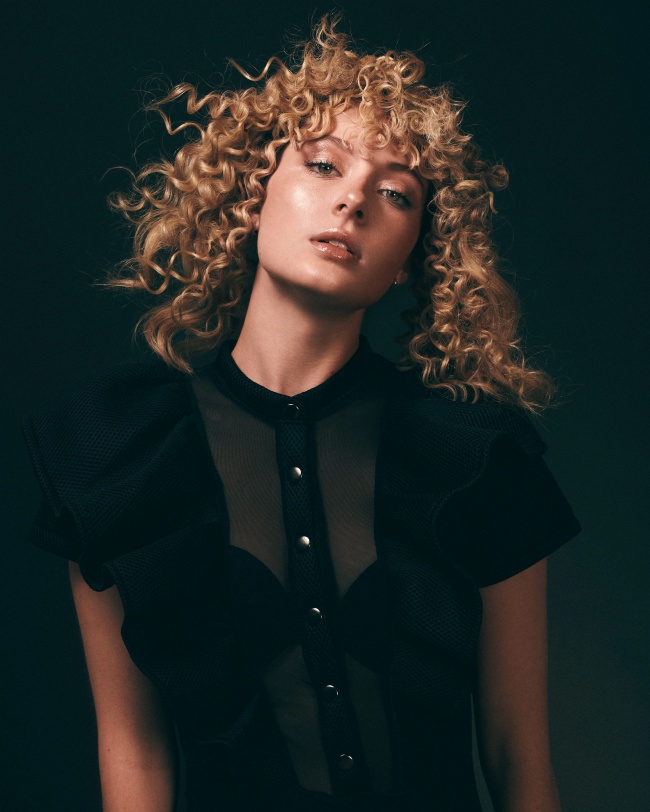 极品131美女模特人体艺术图片