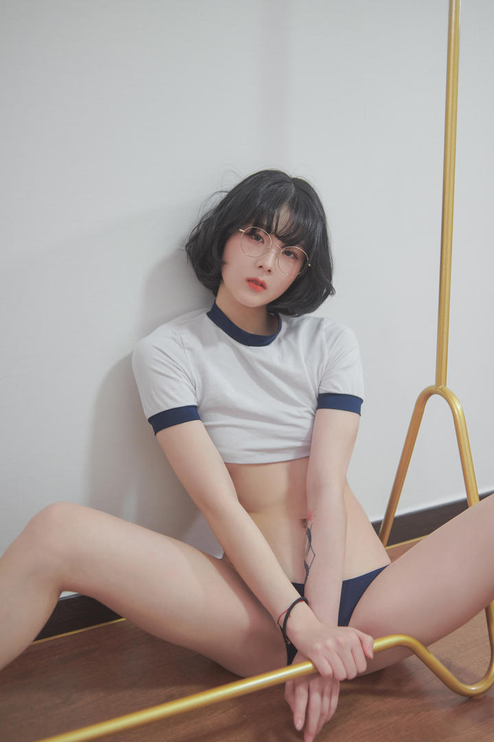 韩国年轻少女私密照日韩精品国产一区二区在线看图片