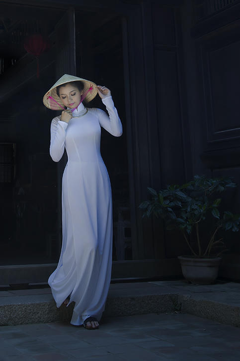 戴着斗笠的高清越南美女艺术图片