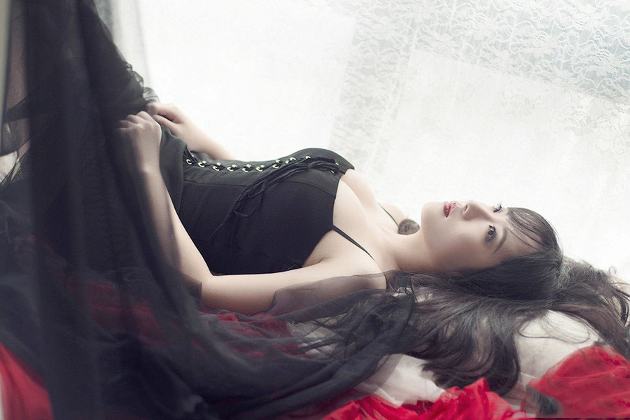 玉女yaoyao湿身露乳诱惑