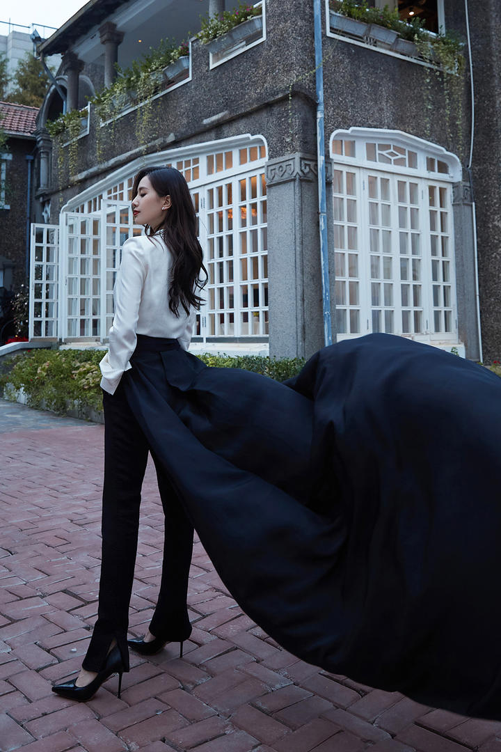 高冷女总裁气质的美女明星刘诗诗写真图片