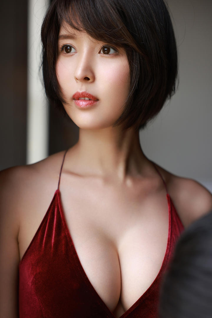 久久日产一线二线三线大胸美女诱惑图片