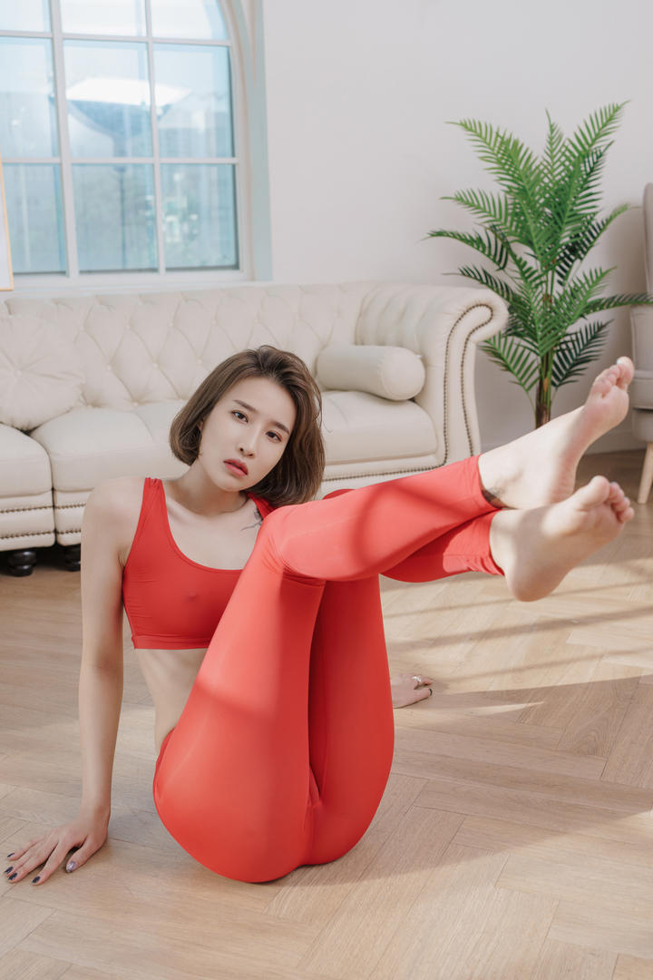 韩国美女瑜伽裤勒痕凹陷图片大全