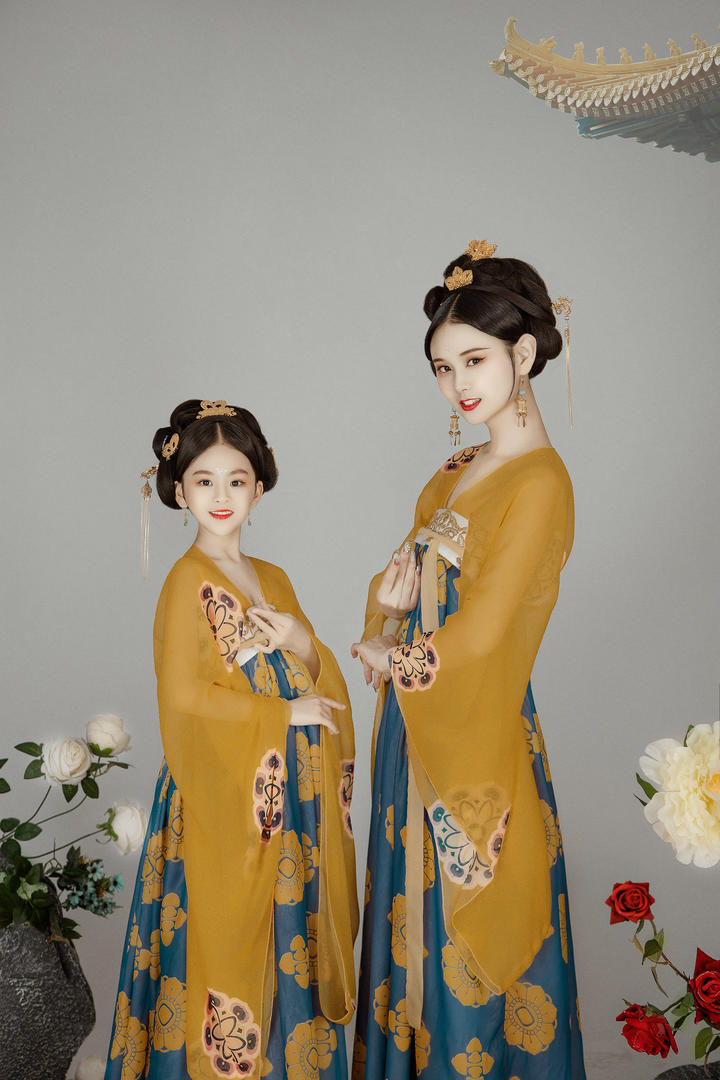 唐代宫廷古装亲子照美女艺术写真图片