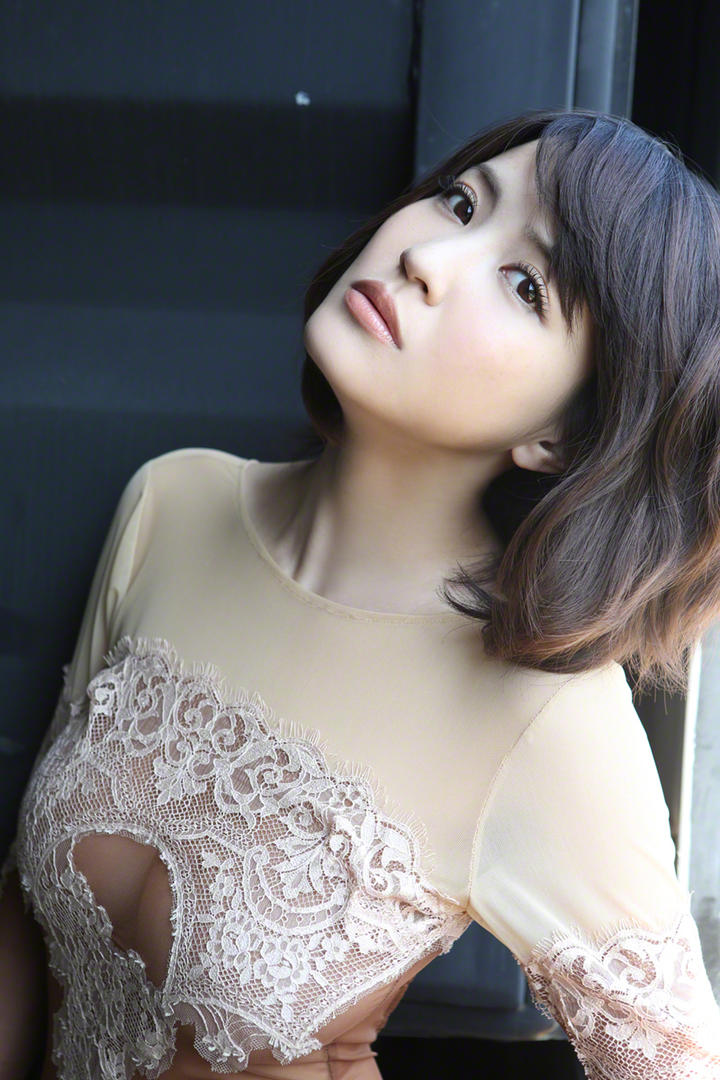 高清日本性感大胸模特岸明日香高清图片