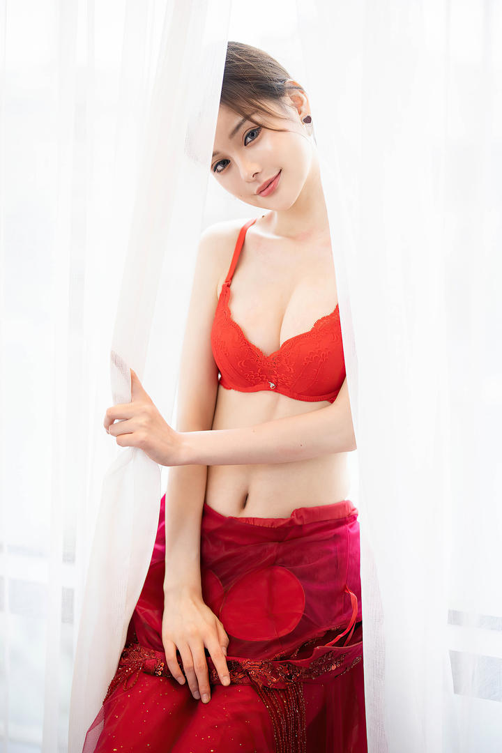 躲窗帘后的高清美女小夕宅男的天堂图片