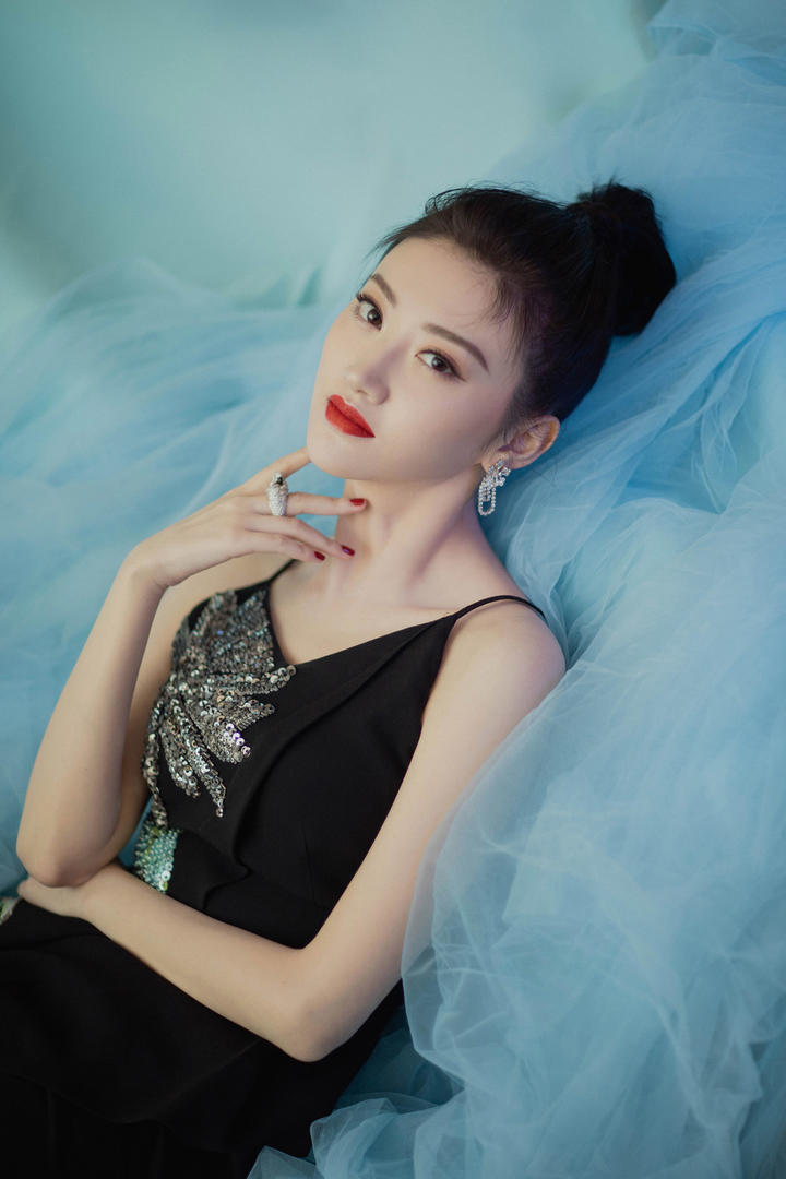 国内专业美女明星壁纸景甜图片大全