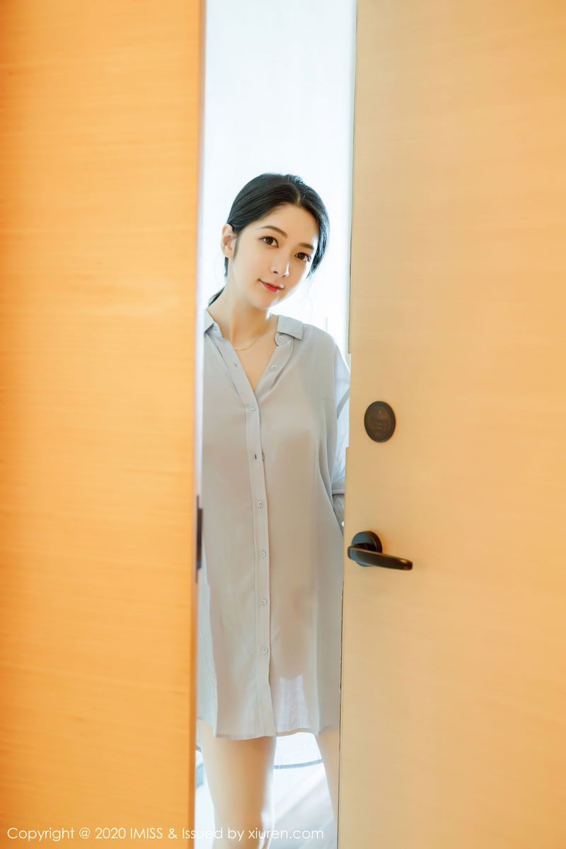 爱蜜社性感女神Angela小热巴修长美腿女友视觉系列私房写真