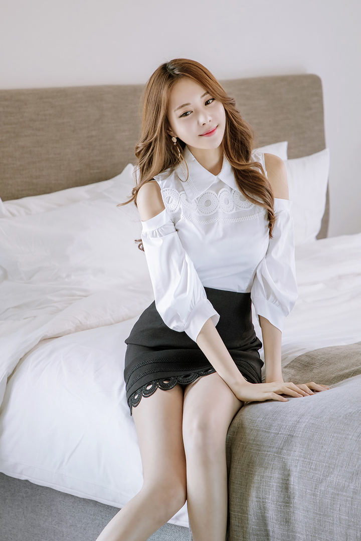 酒店里的超清韩国美女写真图片
