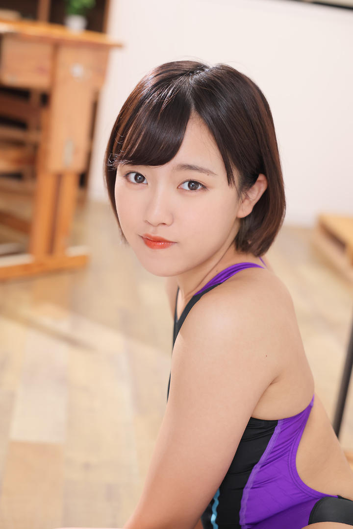 一二三四日本无吗可爱女生泳装艺术照