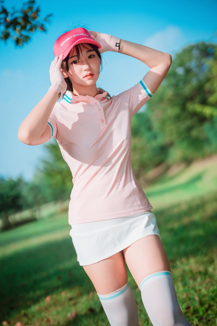 韩国美女打高尔夫图片