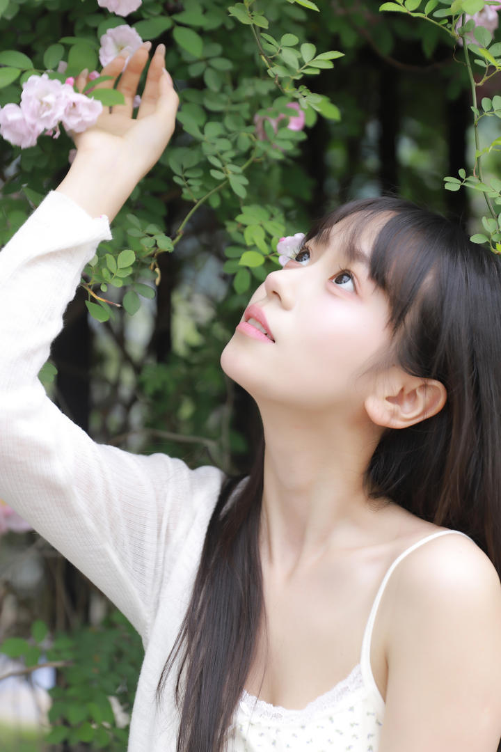 白嫩甜美的可爱美女高清唯美手机桌面壁纸下载