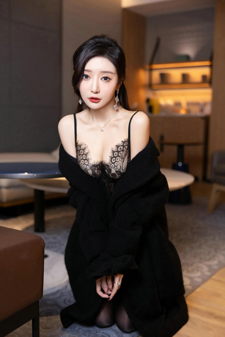 秀人网知名性感嫩模王馨瑶情趣内衣写真图片套图