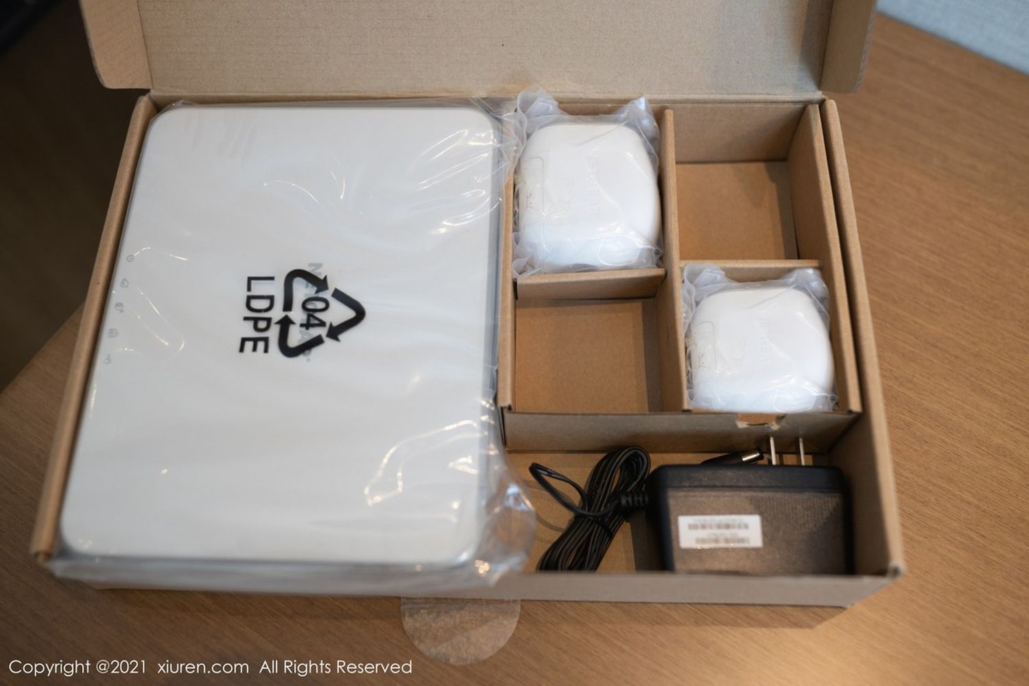 秀人网美女模特鱼子酱Fish丝袜美腿轻透迷人服饰性感写真