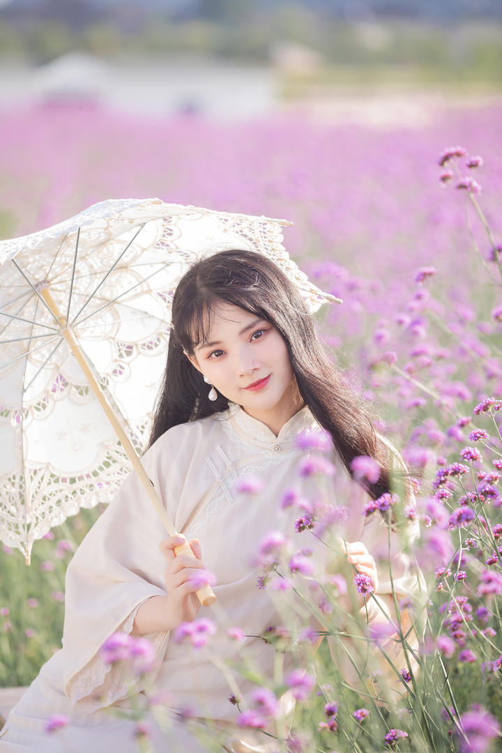 清纯漂亮美女网红户外古装艺术照写真图片