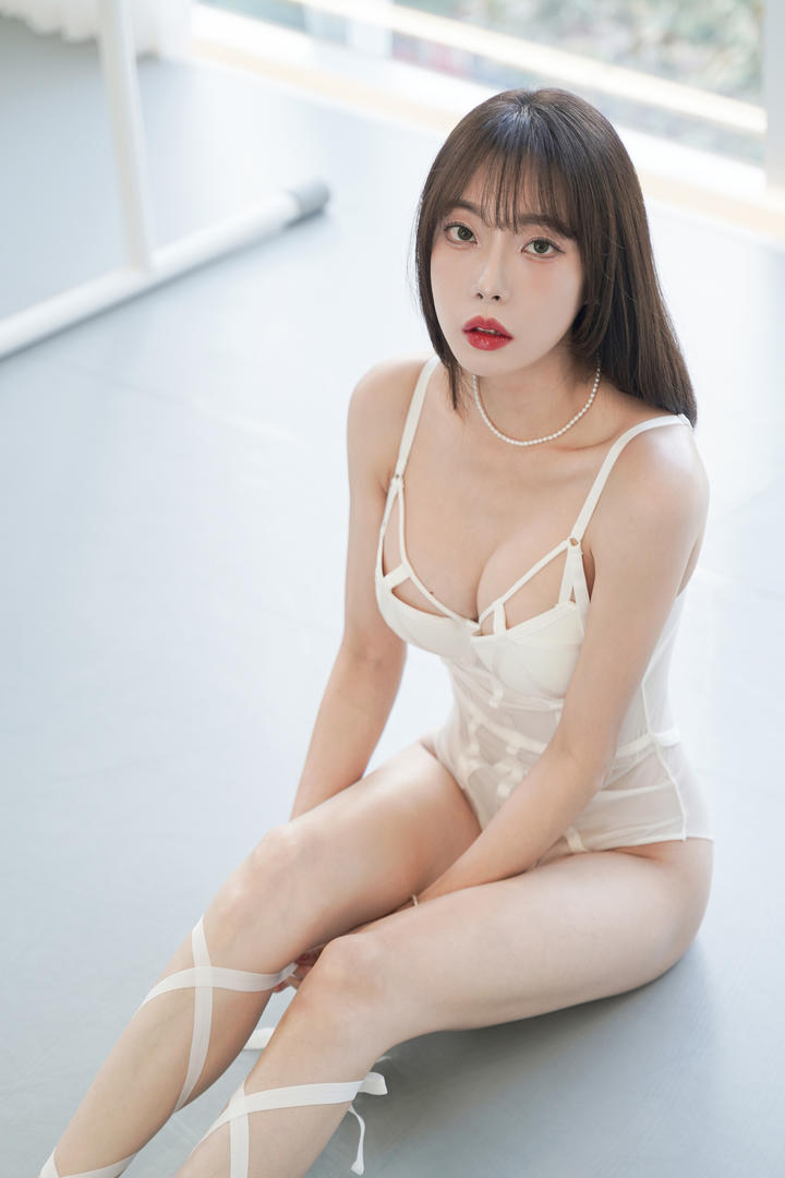国产精品清纯学妹跳舞性感写真图片