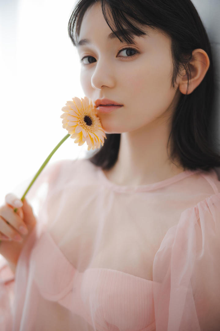 清纯美女大学生个人艺术照写真图片