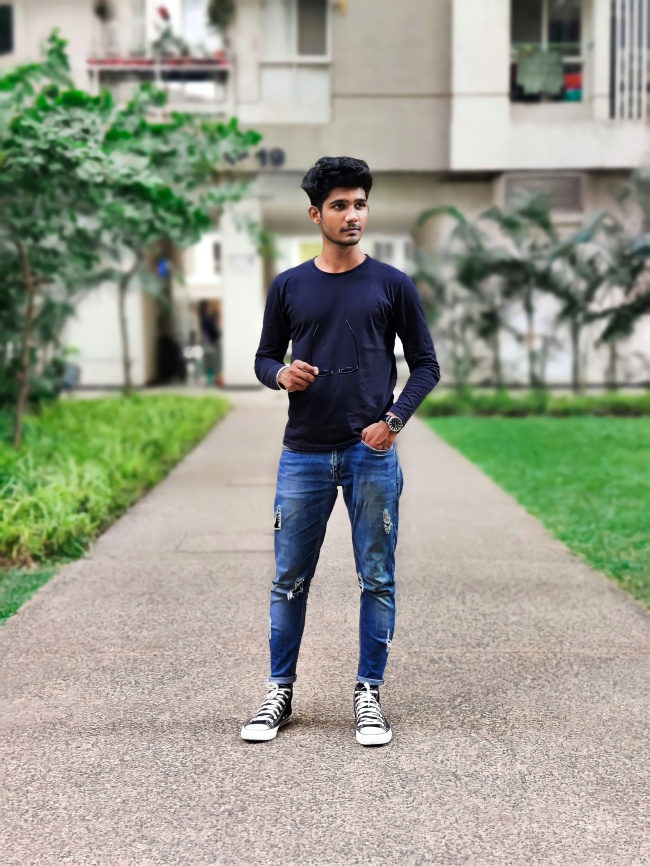 破洞牛仔裤帅哥图片