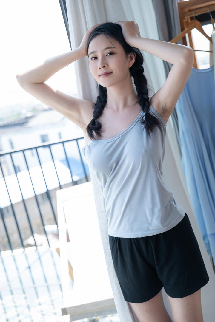 露点的清纯可爱美女护士女生宿舍私密照写真图片