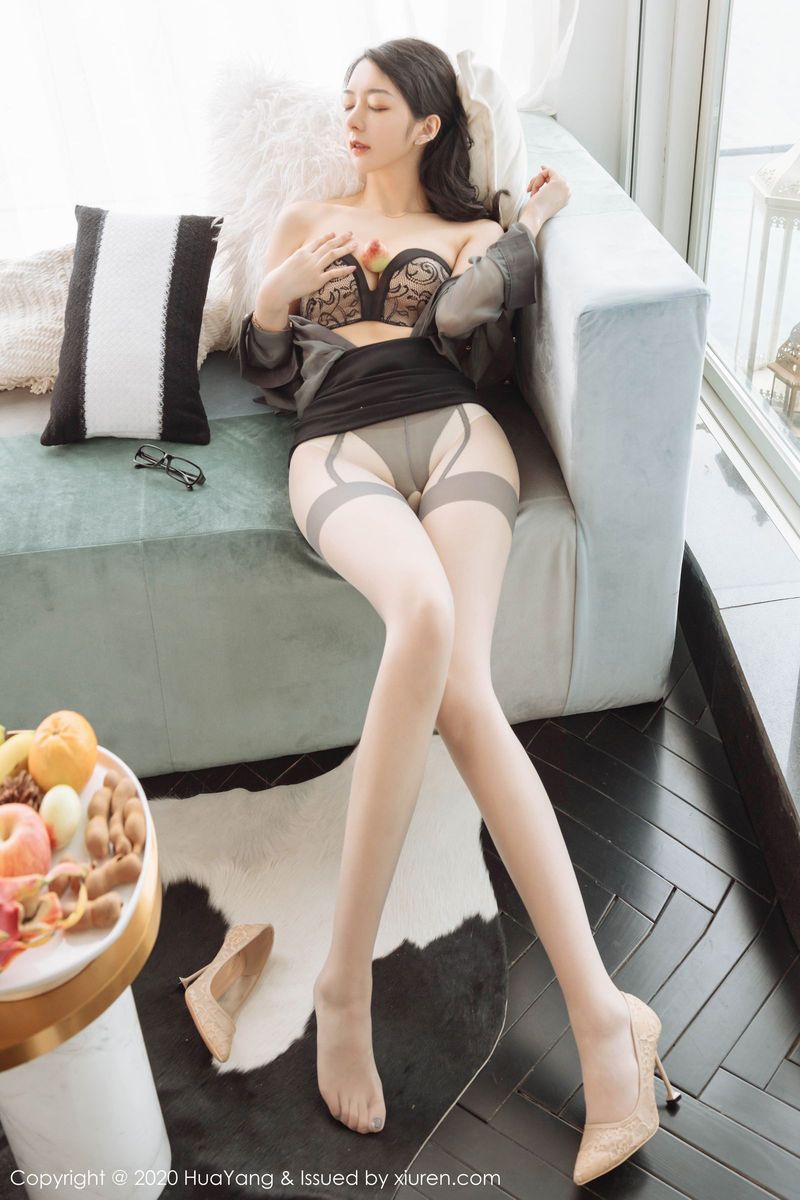 花漾Show性感女神Angela小热巴丝袜美腿职场OL云南旅拍