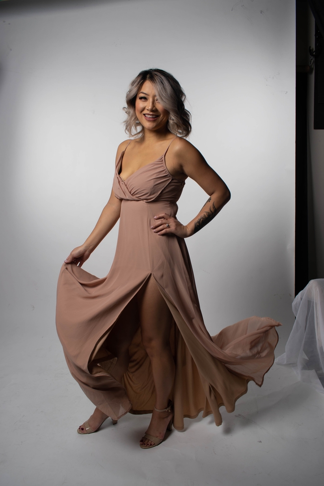 亚洲女性棚拍艺术写真摄影图片