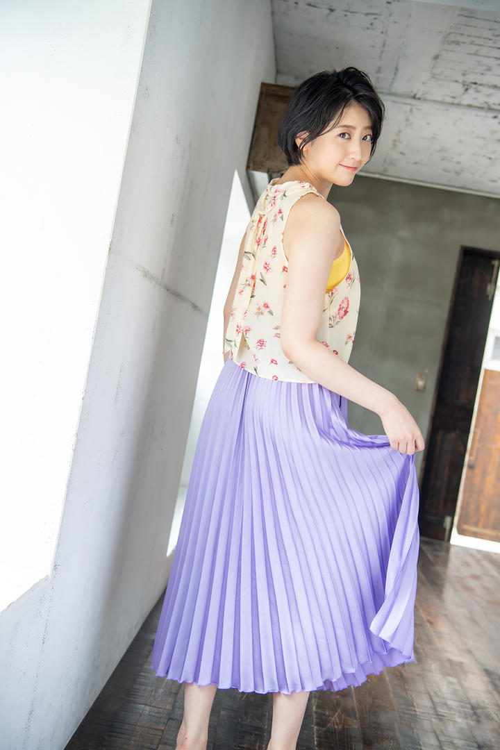 穿紫色长裙日本一本到女优图片