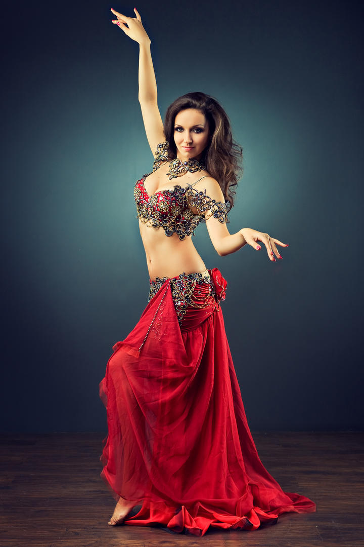 跳舞的性感印度美女人像艺术写真图片