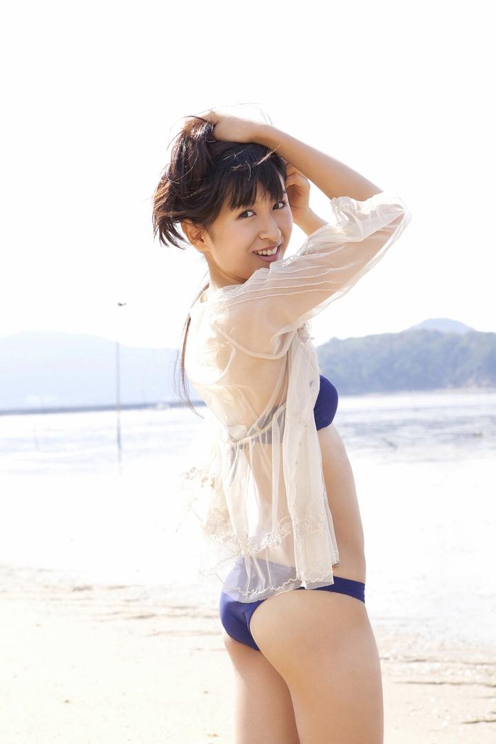 挽起头发的日本翘臀比基尼美女人体艺术写真图片