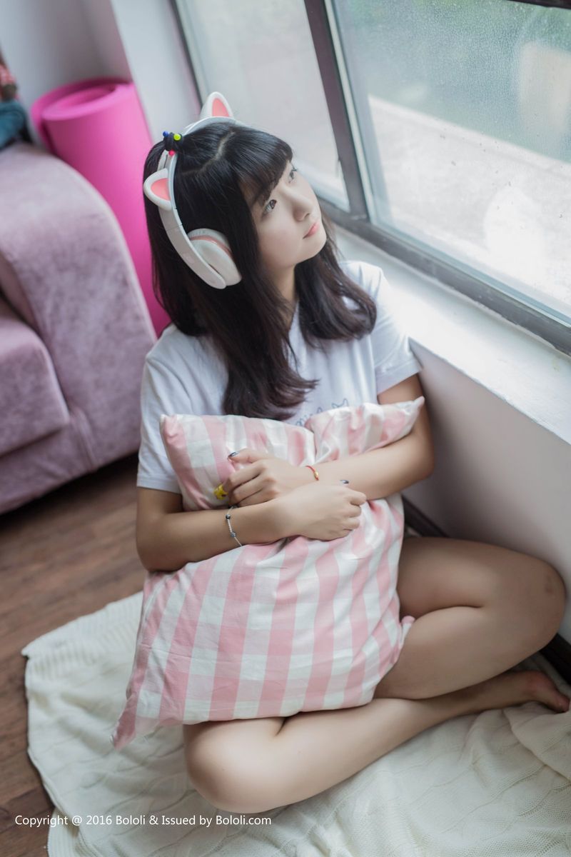 Kimoe激萌文化清纯美少女周闻喵耳机牛仔热裤邻家养眼写真