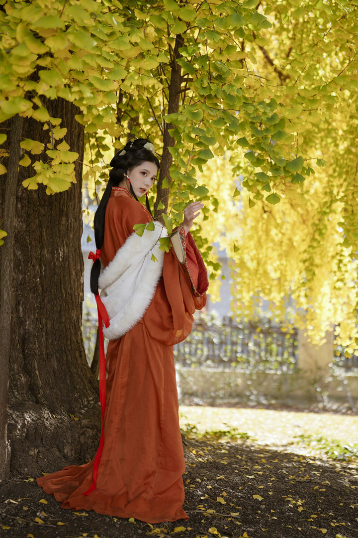 秋日旅拍古装汉服美女高清手机壁纸图片