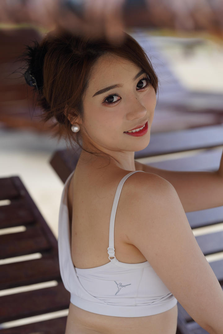中国气质美女模特泳装写真套图