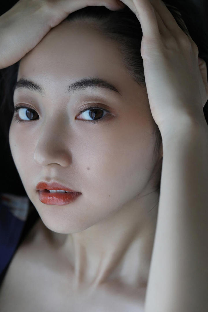 精品久久一二三四日本无吗睡衣美女近距离特写