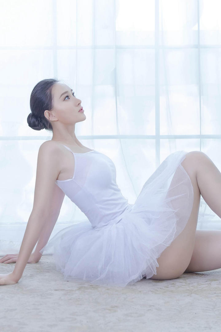 国产精品美女舞蹈老师人体艺术照写真图片