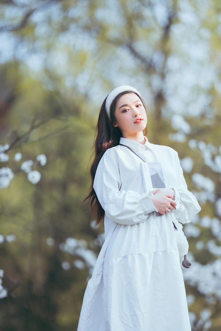 白裙女生图片高清摄影大图