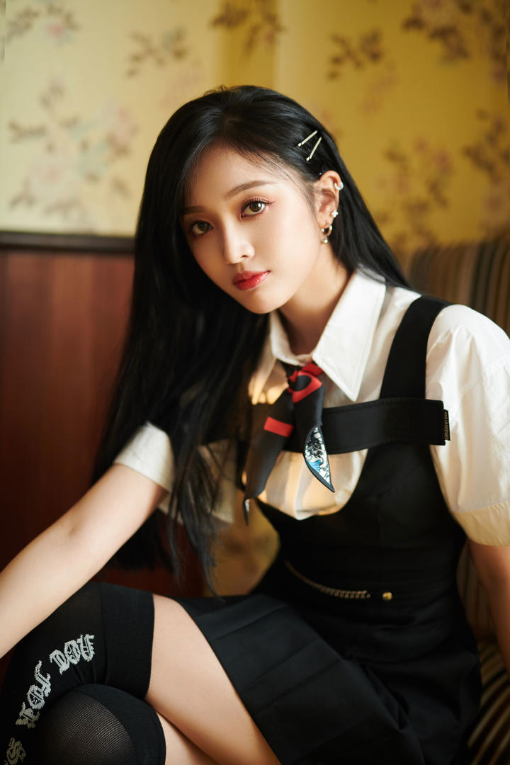 清纯美女明星吴宣仪个人写真照片