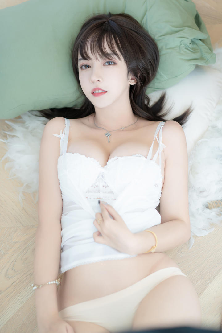 国产极品内衣少女大胆私拍美图免费