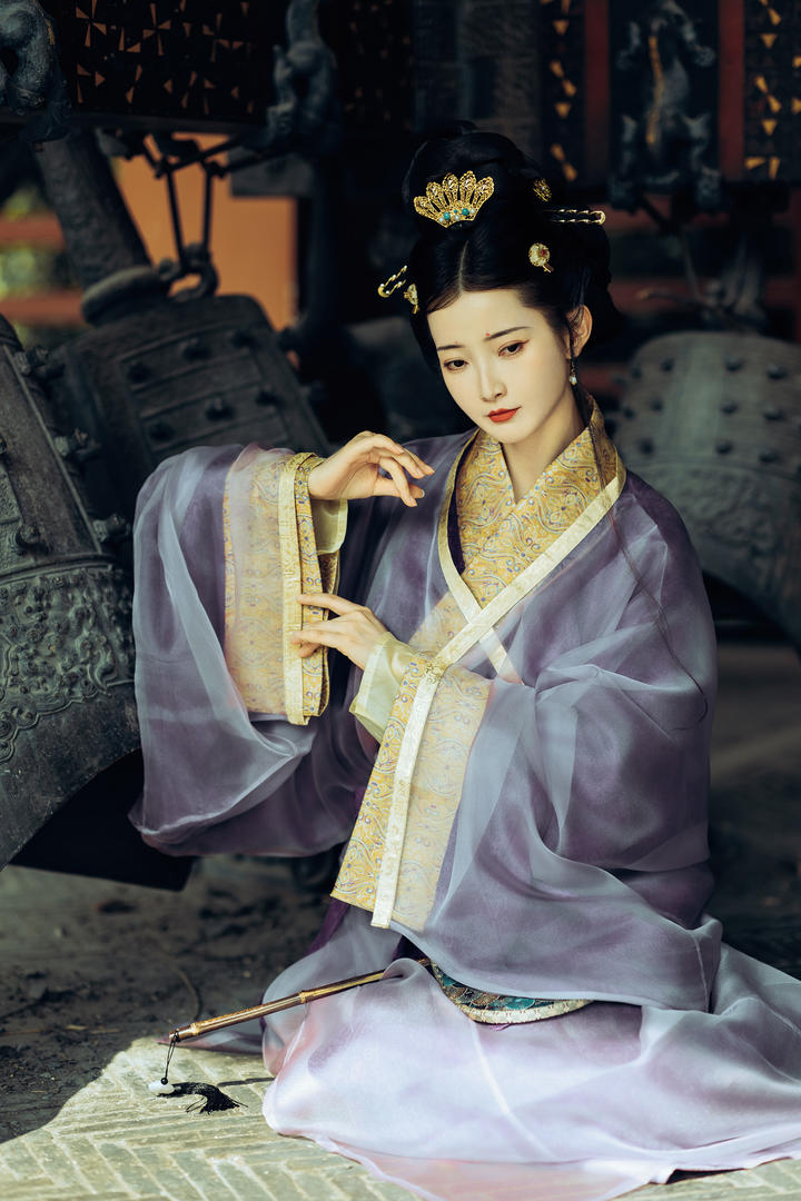 中国端庄古典美女图片